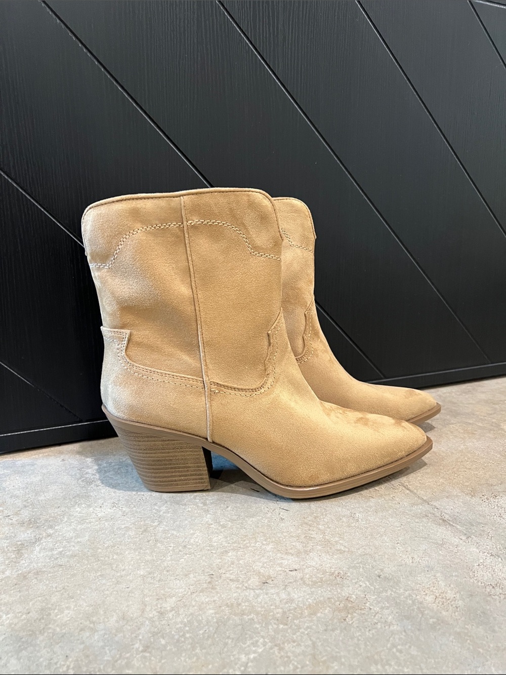 Universal Thread Tan Suede Western Ankle Boots